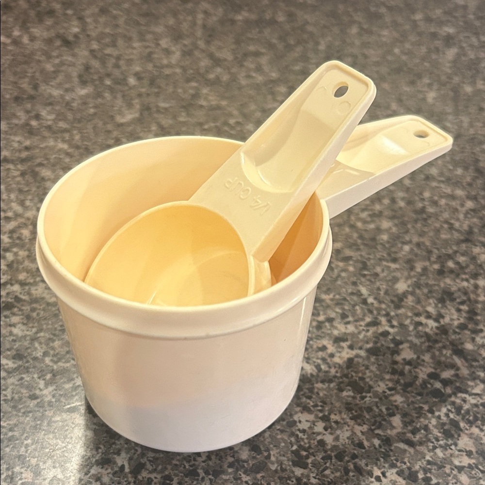 Tupperware Cream Measuring Cups Set. 1 cup & 1/4 cup.